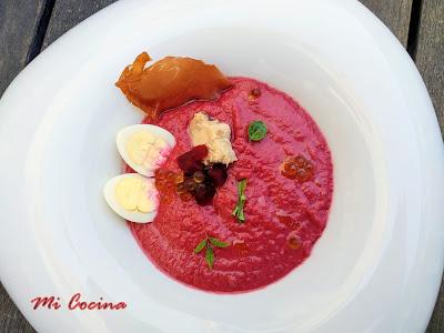 PORRA O CREMA DE REMOLACHA CON HUEVO DE CODORNIZ, ATÚN Y JAMÓN SERRANO