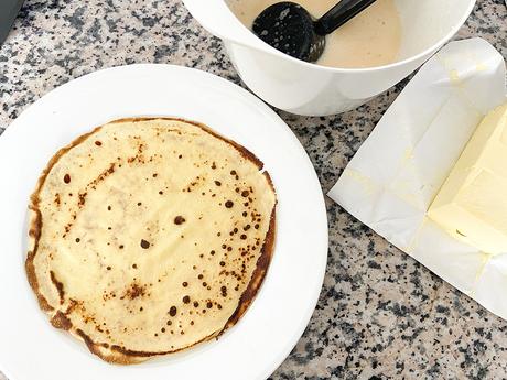 thin pancakes postres con sirope de arce postres con arándanos pandekager maple syrup crepes french sweets crepes rellenas crepes con fruta crêpes brunch breakfast arándanos  