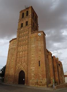 Imagen del mes: piezas visigodas reutilizadas en los exteriores de las iglesias de San Pedro Apóstol (San Pedro de Mérida), Ntra. Sra. de Finibus Terrae y San Pedro Apóstol (Almendral), San Blas (Salvatierra de los Barros), Ntra. Sra. de los Ángeles (B...