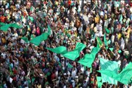 Cebrián y PRISA manipulan el 15M para adelantar elecciones y alentar reformas neoliberales.