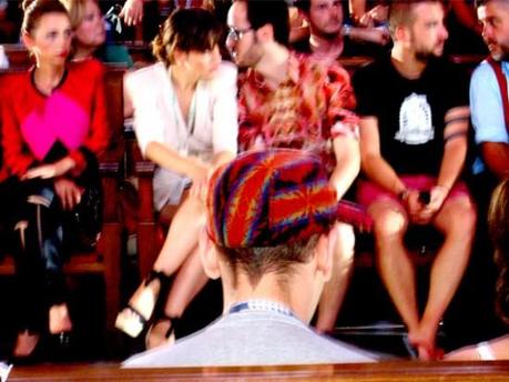 barcelona 080 asistentes pasarelas chanclas