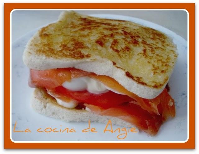 SANDWICH DE SALMÓN