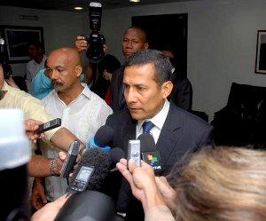 Retorna Humala a Perú tras reunirse con Fidel y Raúl