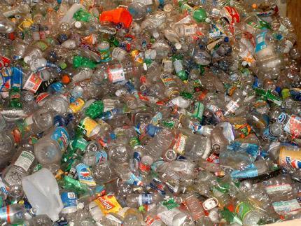 Cómo se fabrican los recipientes de plástico Cómo se fabrican las botellas de plástico