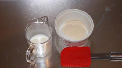 Biscuit Impreso (Biscuit Joconde) relleno de mouse de chocolate blanco y yogurt de frutillas