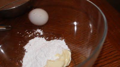 Biscuit Impreso (Biscuit Joconde) relleno de mouse de chocolate blanco y yogurt de frutillas