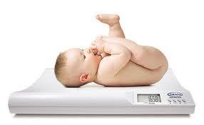 ¿Cuál es el peso de un bebé recién nacido?