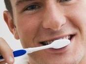 cada cuatro personas cepillan dientes durante vacaciones