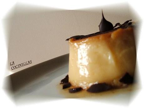 FLAN DE CHOCOLATE BLANCO CON JARABE DE ARCE