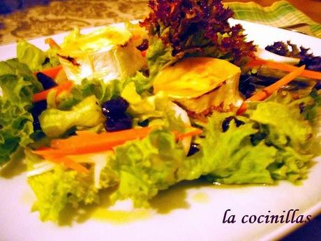 ENSALADA TIBIA DE CABRA CON VINAGRETA DE MIEL ENSALADA TIBIA DE CABRA CON VINAGRETA DE MIEL