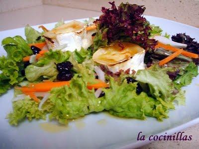 ENSALADA TIBIA DE CABRA CON VINAGRETA DE MIEL