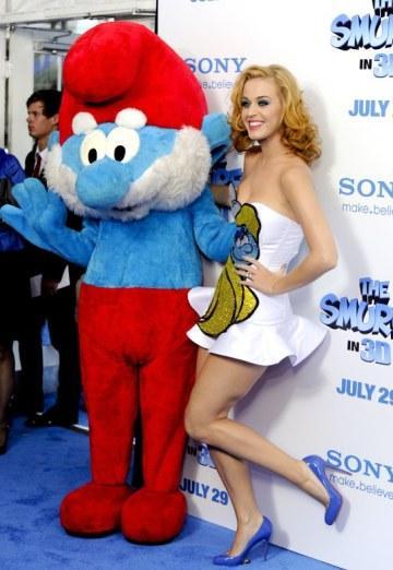 Katy Perry de pitufina en el estreno de 