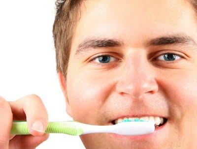 Cepillar los dientes ayuda a prevenir infactos