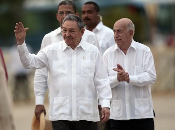 Raúl y Machado Ventura en Ciego de Ávila. Foto: Ismael Francisco