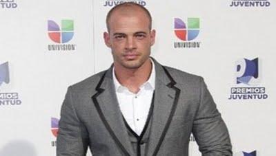 William Levy se rapa el pelo