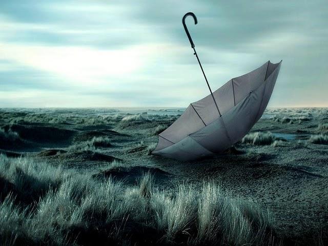 El mar devolvió el paraguas (Haiku-9)