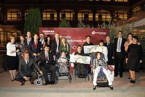 Un niño con parálisis cerebral capaz de comunicarse con un Tablet PC, finalista de los premios Romper Barreras de Toshiba