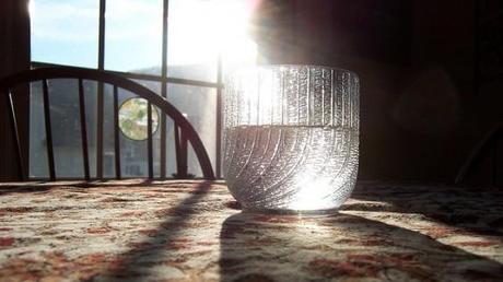 vaso-de-agua Cómo beber 2 litros de agua al día