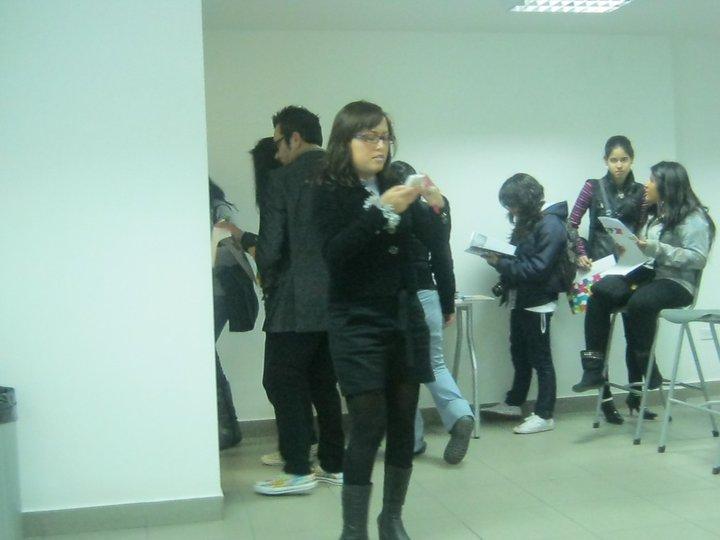 Fotos del conversatorio sobre manga y anime en la UCAL