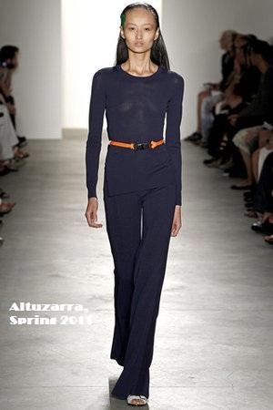 Una sofisticada Selena Gómez en portada de  Elle México, Agosto 2011