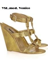 Una sofisticada Selena Gómez en portada de  Elle México, Agosto 2011