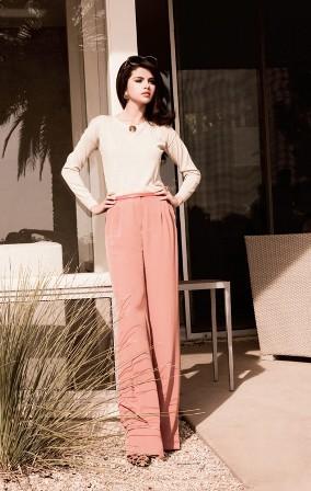 Una sofisticada Selena Gómez en portada de  Elle México, Agosto 2011