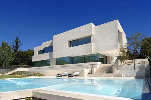 Vivienda unifamiliar situada al noroeste de la capital