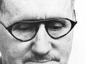 Preguntas obrero ante libro.