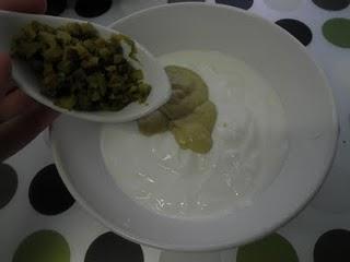 Salmón con berenjenas y salsa de yogur