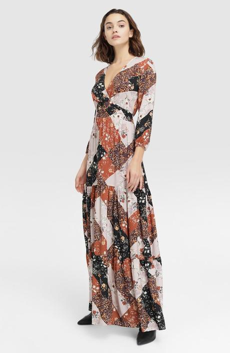 Falda Plisada Con Botas Altas