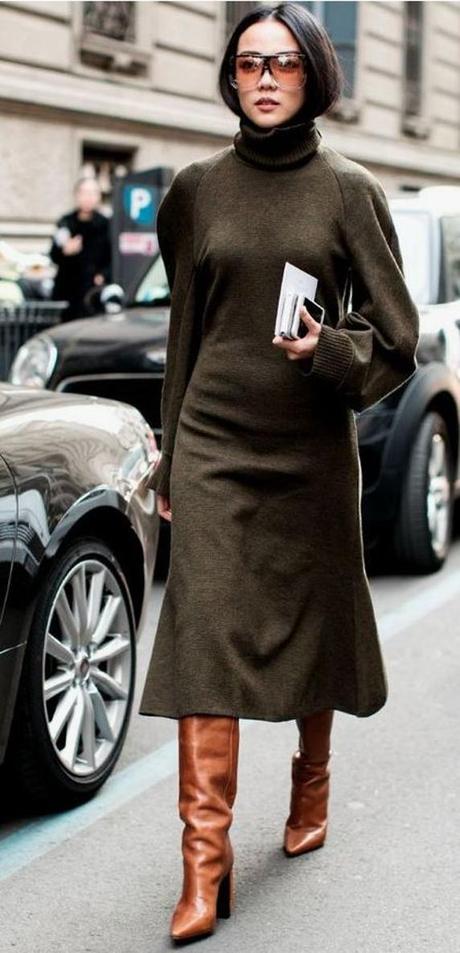 Falda Plisada Con Botas Altas