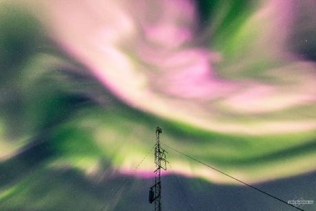 Nuestro campo magnético continuó con alteraciones! Tormentas geomagnéticas han dejado hermosas auroras boreales hasta de color rosa ¿Por qué ha ocurrido esto?