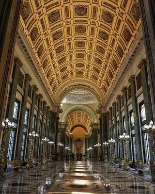 El Majestuoso pasillo central del Capitolio de la Habana, Cuba.