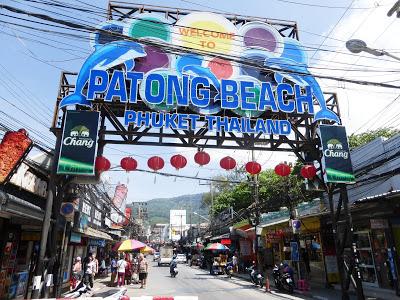 Bangla street, la calle principal de Patong Beach (Phuket) Bangla street, Patong Beach, Phuket, Tailandia, La vuelta al mundo de Asun y Ricardo, vuelta al mundo, round the world, mundoporlibre.com