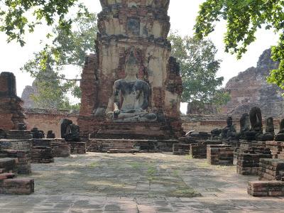 Ruinas del templo Wat Mahathat (Tailandia) ruinas del templo Wat Mahathat, Tailandia, La vuelta al mundo de Asun y Ricardo, vuelta al mundo, round the world, mundoporlibre.com