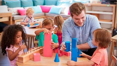 Cursos y máster Montessori para formadores en educación ’10’ para niños