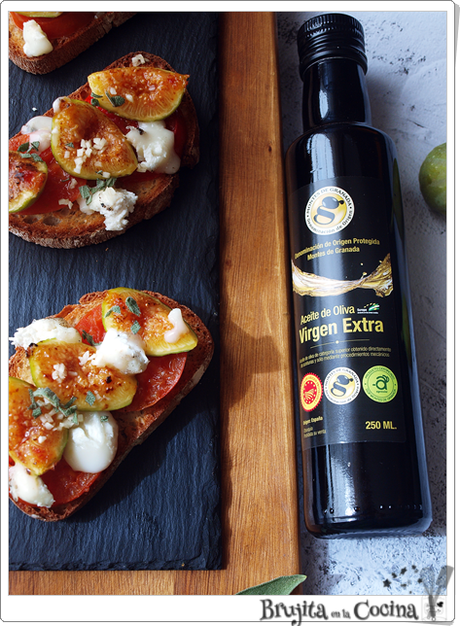 Tosta de tomate, higos y queso cabra