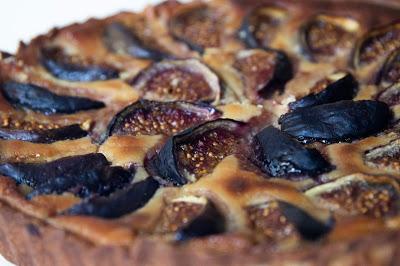 Tarta de almendras con higos