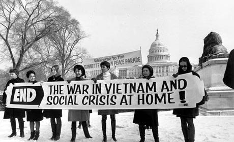 https://2.bp.blogspot.com/-cCjDmb-AnL8/V4xDMRST2AI/AAAAAAAAACk/kHio__-lyCsIAnvdl3kQAo6ApvqionnPACLcB/s640/protesta-guerra-vietnam.jpg