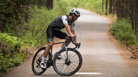 Alberto Contador e Ivan Basso revelan la bicicleta Aurum Magma de A bikes