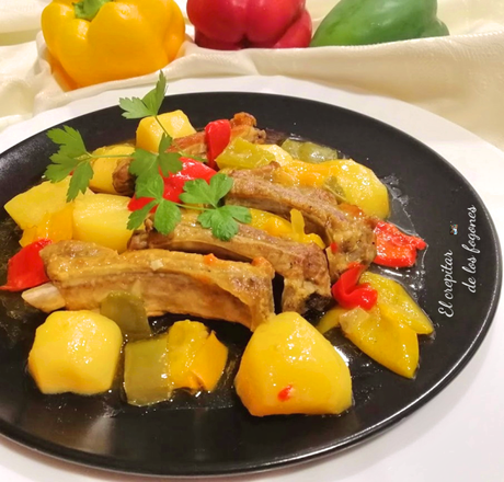 COSTILLAS GUISADAS CON PIMIENTOS Y PATATAS COSTILLAS GUISADAS CON PIMIENTOS Y PATATAS