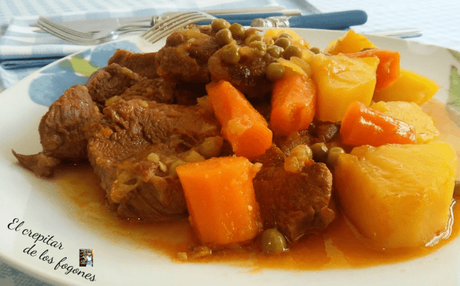 COSTILLAS GUISADAS CON PIMIENTOS Y PATATAS COSTILLAS GUISADAS CON PIMIENTOS Y PATATAS