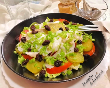 ENSALADA DE BACALAO CON VINAGRETA DE UVAS PASAS