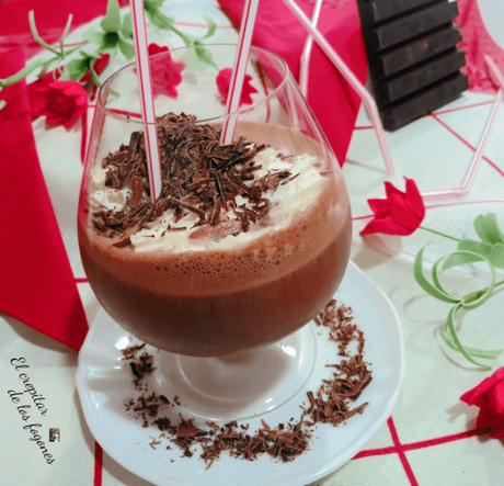 BATIDO DE CHOCOLATE CON CHANTILLY