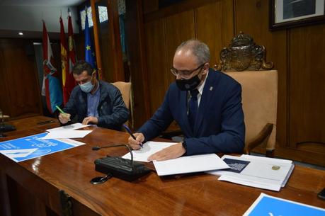 EL Ayuntamiento de Ponferrada pondrá en la calle 2.200 tarjetas para incentivar el comercio y la hostelería de la ciudad