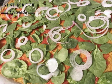 Pizza de garbanzos y espinacas sin gluten