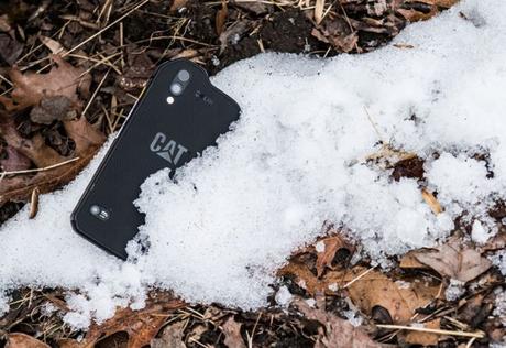 Telefónica cede móviles rugerizados CAT para emergencias de COVID Telefónica cede móviles rugerizados CAT para emergencias de COVID