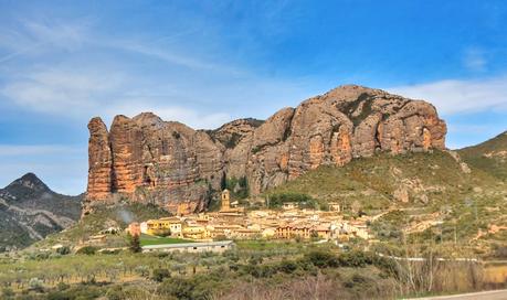 Mallos de Riglos y Agüero Mallos de Riglos y Agüero