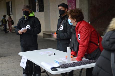 El sector de la cultura berciana activa la #alertaroja movilizándose en la plaza del Ayuntamiento de Ponferrada