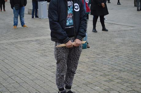 El sector de la cultura berciana activa la #alertaroja movilizándose en la plaza del Ayuntamiento de Ponferrada